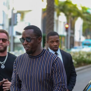 Sean Combs (Sean John, Puff Daddy, Puffy, P. Diddy, Brother Love) à la sortie de chez Gucci sur Rodeo Drive à Los Angeles, Californie, Etats-Unis, le 12 octoibre 2018. 