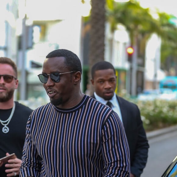 Sean Combs (Sean John, Puff Daddy, Puffy, P. Diddy, Brother Love) à la sortie de chez Gucci sur Rodeo Drive à Los Angeles, Californie, Etats-Unis, le 12 octoibre 2018. 