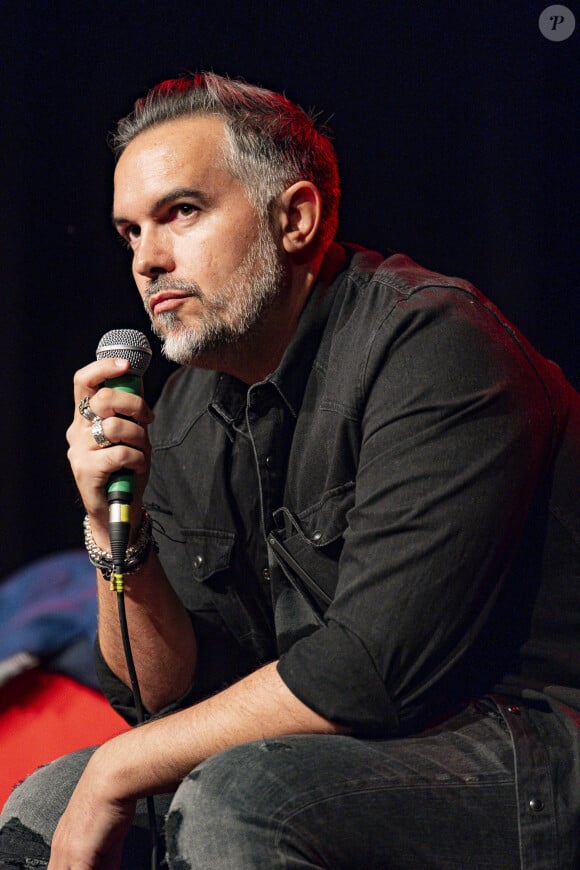 Maxime Chattam échange avec ses lecteurs lors de la 20ème édition du festival "Quais du Polar" à Lyon, le 6 avril 2024. © Sandrine Thesillat / Panoramic / Bestimage 