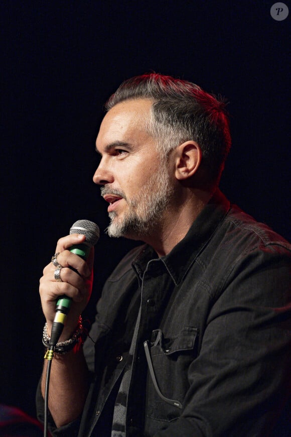 Maxime Chattam échange avec ses lecteurs lors de la 20ème édition du festival "Quais du Polar" à Lyon, le 6 avril 2024. © Sandrine Thesillat / Panoramic / Bestimage 