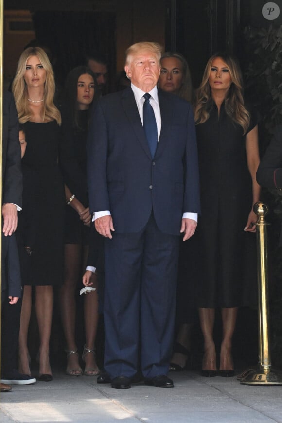 Ivanka Trump, et leurs enfants, Vanessa Trump, Donald Trump et sa femme Melania - Sorties à la maison funéraire Frank Campbell à New York, avant les obsèques de Ivana Trump. Le 20 juillet 2022