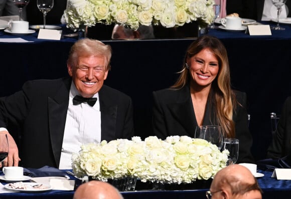 "Aujourd'hui, nous écrivons l'Histoire", les mots sont lâchés. Ce mercredi 6 novembre, Donald Trump a revendiqué sa victoire à l'élection présidentielle américaine depuis la Floride.
Donald et Melania Trump en octobre 2024 © StarMax/Bestimage