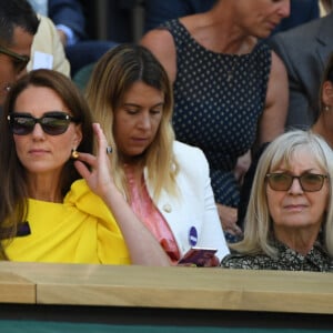 Catherine (Kate) Middleton, duchesse de Cambridge, et Marion Bartoli dans les tribunes lors de la finale dame du tournoi de Wimbledon au All England Lawn Tennis and Croquet Club à Londres, Royaume Uni, le 9 juillet 2022. © Chryslene Caillaud/Panoramic/bestimage