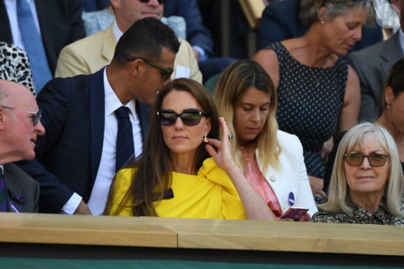 Catherine (Kate) Middleton, duchesse de Cambridge, et Marion Bartoli dans les tribunes lors de la finale dame du tournoi de Wimbledon au All England Lawn Tennis and Croquet Club à Londres, Royaume Uni, le 9 juillet 2022. © Chryslene Caillaud/Panoramic/bestimage