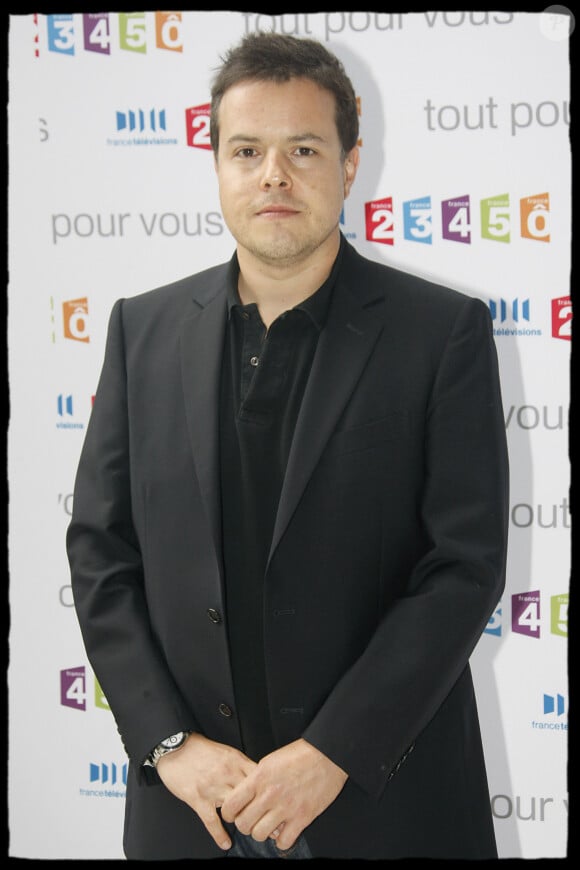 Nicolas Demorand à la conférence de pressede France Télévisions en 2009