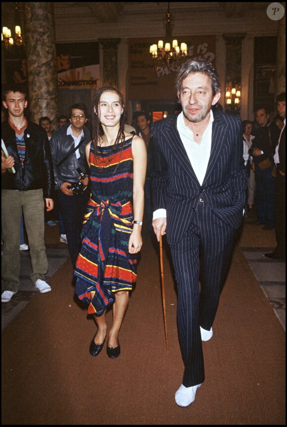 Info - 30e anniversaire du décès de Serge Gainsbourg le 2 mars - ARCHIVES - SERGE GAINSBOURG ET SA FEMME BAMBOU AU FESTIVAL DE CANNES 1983