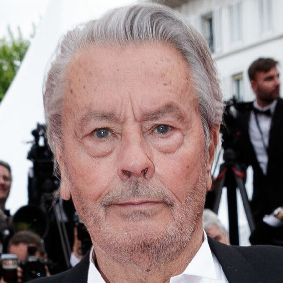 Alain Delon - Montée des marches du film "A Hidden Life" lors du 72ème Festival International du Film de Cannes. Le 19 mai 2019 © Jacovides-Moreau / Bestimage