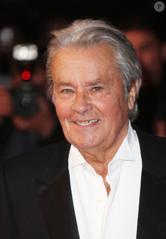 Alain Delon au Gala de l'IFRAD au profit de la lutte contre la maladie d'Alzheimer à l'Opéra Comique le 21 Septembre 2013.