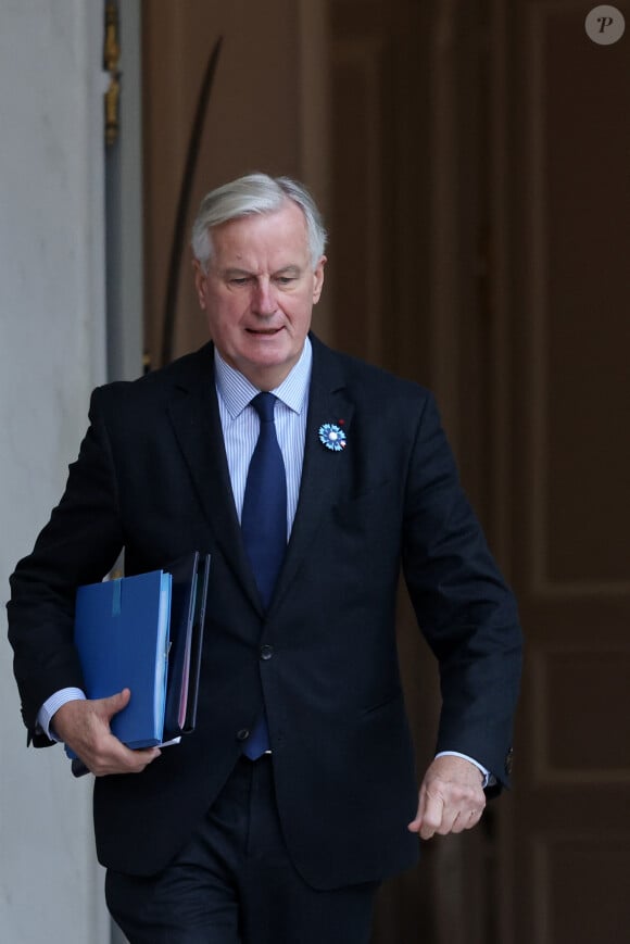 Ce vendredi 8 novembre 
Le premier ministre, Michel Barnier à la sortie du conseil des ministres du gouvernement Barnier, au palais de l'Elysée, à Paris, le 6 novembre 2024. © Stéphane Lemouton / Bestimage