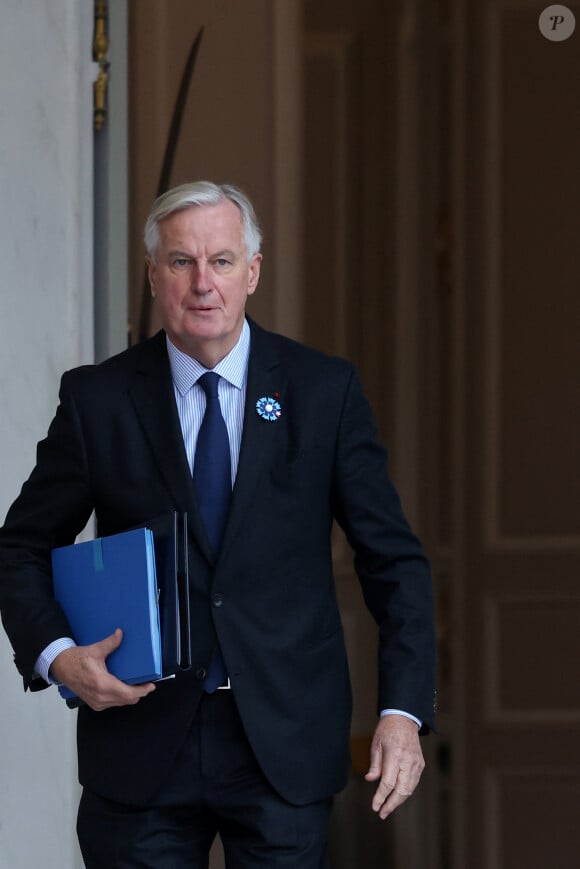 Cette affaire a été confiée par le parquet de Paris à la brigade des stupéfiants.

Le premier ministre, Michel Barnier à la sortie du conseil des ministres du gouvernement Barnier, au palais de l'Elysée, à Paris, le 6 novembre 2024. © Stéphane Lemouton / Bestimage