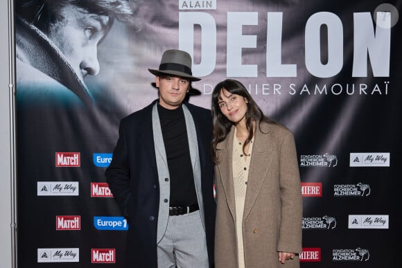 Exclusif - Alain-Fabien Delon et sa compagne Laura Bensadoun au photocall de la soirée Ciné-concert symphonique "Alain Delon, le dernier Samouraï" au Palais des congrès à Paris le 8 novembre 2024 le jour de son anniversaire. © Jacovides / Moreau / Bestimage 