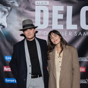 Exclusif - Alain-Fabien Delon et sa compagne Laura Bensadoun au photocall de la soirée Ciné-concert symphonique "Alain Delon, le dernier Samouraï" au Palais des congrès à Paris le 8 novembre 2024 le jour de son anniversaire. © Jacovides / Moreau / Bestimage 