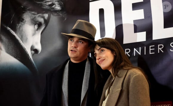 Exclusif - Alain-Fabien Delon et sa compagne Laura Bensadoun au photocall de la soirée Ciné-concert symphonique "Alain Delon, le dernier Samouraï" au Palais des congrès à Paris le 8 novembre 2024 le jour de son anniversaire. © Jacovides / Moreau / Bestimage 