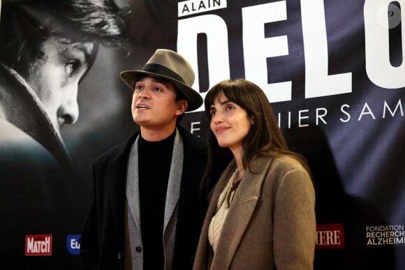 Une soirée vécue avec l'amour de sa compagne Jessica
Exclusif - Alain-Fabien Delon et sa compagne Laura Bensadoun au photocall de la soirée Ciné-concert symphonique "Alain Delon, le dernier Samouraï" au Palais des congrès à Paris le 8 novembre 2024 le jour de son anniversaire. © Jacovides / Moreau / Bestimage 