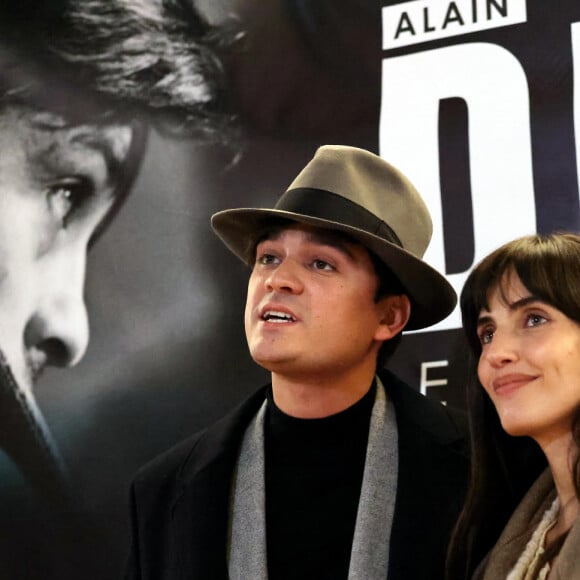 Une soirée vécue avec l'amour de sa compagne Jessica
Exclusif - Alain-Fabien Delon et sa compagne Laura Bensadoun au photocall de la soirée Ciné-concert symphonique "Alain Delon, le dernier Samouraï" au Palais des congrès à Paris le 8 novembre 2024 le jour de son anniversaire. © Jacovides / Moreau / Bestimage 