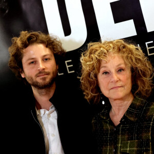 Exclusif - Florence Moncorgé-Gabin et son fils Jean-Paul au photocall de la soirée Ciné-concert symphonique "Alain Delon, le dernier Samouraï" au Palais des congrès à Paris le 8 novembre 2024 le jour de son anniversaire. © Jacovides / Moreau / Bestimage 