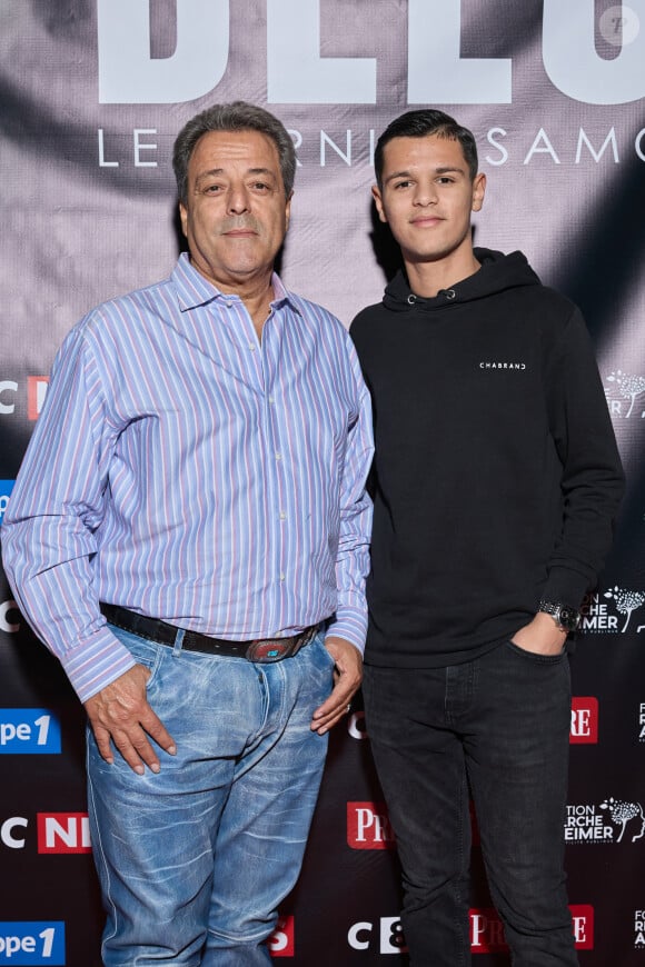 Exclusif - Chico Bouchikhi et son fils au photocall de la soirée Ciné-concert symphonique "Alain Delon, le dernier Samouraï" au Palais des congrès à Paris le 8 novembre 2024 le jour de son anniversaire. © Jacovides / Moreau / Bestimage 