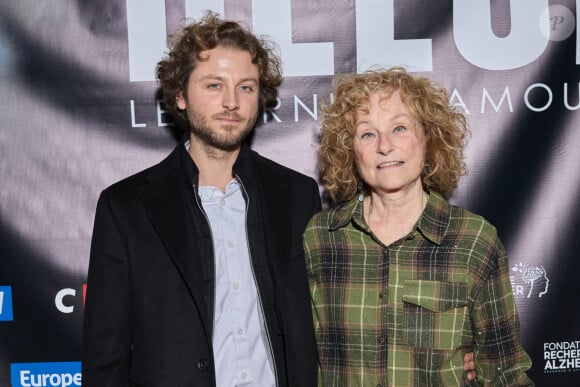 Exclusif - Florence Moncorgé-Gabin et son fils Jean-Paul au photocall de la soirée Ciné-concert symphonique "Alain Delon, le dernier Samouraï" au Palais des congrès à Paris le 8 novembre 2024 le jour de son anniversaire. © Jacovides / Moreau / Bestimage 