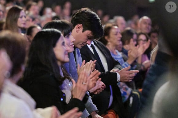 Exclusif - Alain-Fabien Delon très ému lors de la soirée hommage Ciné-concert symphonique "Alain Delon, le dernier Samouraï" au palais des congrès à Paris le 8 novembre 2024 le jour de son anniversaire. Pour cette soirée, le chef d'orchestre Vahan Mardirossian a dirigé l'orchestre symphonique de Douai. © Moreau / Jacovides / Bestimage 