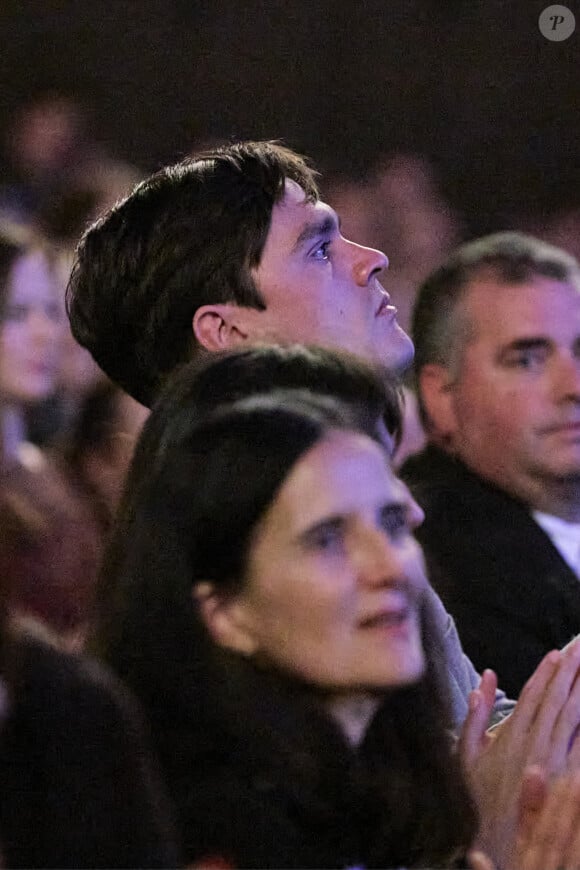 Exclusif - Alain-Fabien Delon très ému lors de la soirée hommage Ciné-concert symphonique "Alain Delon, le dernier Samouraï" au palais des congrès à Paris le 8 novembre 2024 le jour de son anniversaire. Pour cette soirée, le chef d'orchestre Vahan Mardirossian a dirigé l'orchestre symphonique de Douai. © Moreau / Jacovides / Bestimage 