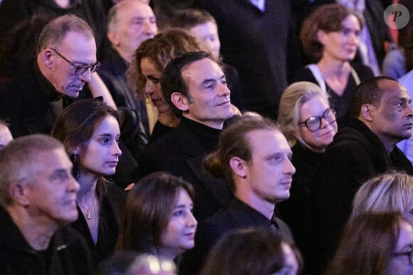 Exclusif - Anthony Delon et sa fille lors de la soirée hommage Ciné-concert symphonique "Alain Delon, le dernier Samouraï" au palais des congrès à Paris le 8 novembre 2024 le jour de son anniversaire. Pour cette soirée, le chef d'orchestre Vahan Mardirossian a dirigé l'orchestre symphonique de Douai. © Moreau / Jacovides / Bestimage 