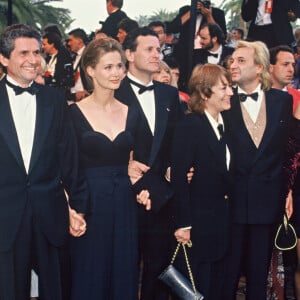 ARCHIVES - ANOUK AIMEE, CLAUDE LELOUCH, MARIE SOPHIE L. (POCHAT), FRANCIS HUSTER, ANNIE GIRARDOT, BOB DECOUT, GERARD LANVIN PRESENTENT "IL YA DES JOURS...ET DES LUNES" AU FESTIVAL DE CANNES EN 1990  