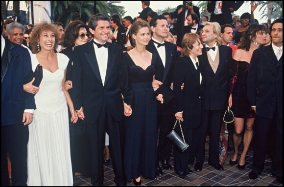 ARCHIVES - ANOUK AIMEE, CLAUDE LELOUCH, MARIE SOPHIE L. (POCHAT), FRANCIS HUSTER, ANNIE GIRARDOT, BOB DECOUT, GERARD LANVIN PRESENTENT "IL YA DES JOURS...ET DES LUNES" AU FESTIVAL DE CANNES EN 1990  