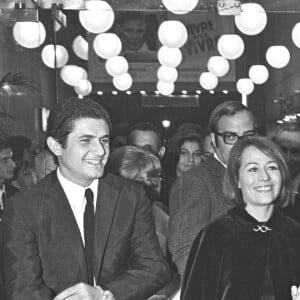 Info - 10ème anniversaire du décès d'Annie Girardot le 28 février - ARCHIVES - CLAUDE LELOUCH , ANNIE GIRARDOT ET YVES MONTAND LORS DE LA 22EME NUIT DU CINEMA AU THEATRE MARIGNY EN 1967  