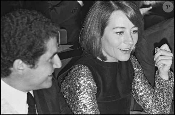 Info - 10ème anniversaire du décès d'Annie Girardot le 28 février - ARCHIVES - CLAUDE LELOUCH ET ANNIE GIRARDOT A L'AVANT PREMIERE DU FILM "VIVRE POUR VIVRE" A PARIS EN 1967  