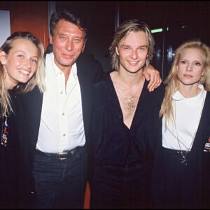 La veille, Estelle Lefébure a assisté à l'un des tant attendus concerts de son ancienne belle-mère Sylvie Vartan, organisé au Dome de Paris dans le cadre de sa grande tournée d'adieu.
Archives - Estelle Lefébure - Johnny Hallyday - David Hallyday et Sylvie Vartan - soir de la première de la tournée de David Hallyday en 1991.