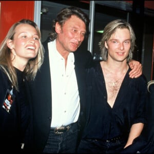 A rappeler que David Hallyday et Estelle Lefébure s'étaient mariés en 1989 avant de divorcer en 2001. Malgré leur séparation, les deux stars sont restées en bons termes.
Archives - Estelle Lefébure - Johnny Hallyday - David Hallyday et Sylvie Vartan - soir de la première de la tournée de David Hallyday en 1991.