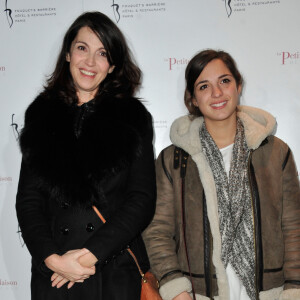 De sa relation passée avec le sculpteur Fabien Chalon, l'actrice a eu deux enfants prénommés Anna (1989) et Antonin (1993).
Zabou Breitman et sa fille Anna - Inauguration du restaurant 'La Petite Maison de Nicole' a l'hotel Fouquet's Barriere a Paris.