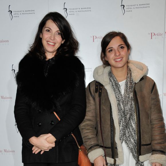 De sa relation passée avec le sculpteur Fabien Chalon, l'actrice a eu deux enfants prénommés Anna (1989) et Antonin (1993).
Zabou Breitman et sa fille Anna - Inauguration du restaurant 'La Petite Maison de Nicole' a l'hotel Fouquet's Barriere a Paris.
