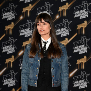 Clara Luciani au photocall de la 26ème édition des NRJ Music Awards à Cannes, le 1er novembre 2024. © Bebert-Guignebourg/Bestimage 