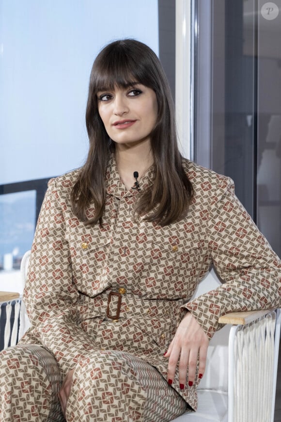 Clara Luciani assiste à la conférence "Women In Motion" de Kering à l'hôtel Majestic Barrière lors du 75ème Festival International du Film de Cannes le 21 mai 2022. © Olivier Borde/bestimage 