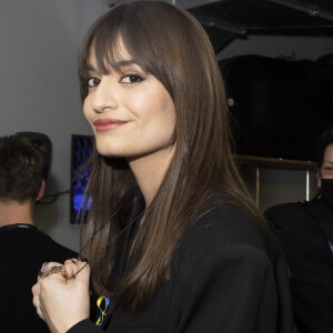 Exclusif - Clara Luciani - Backstage de l'émission spéciale "Unis pour l'Ukraine" à la Maison de la Radio et de la Musique, diffusée en direct sur France 2 et présentée par Nagui et Leïla.Kaddour à Paris le 8 mars 2022. Cyril Moreau / Jack Tribeca / Bestimage 