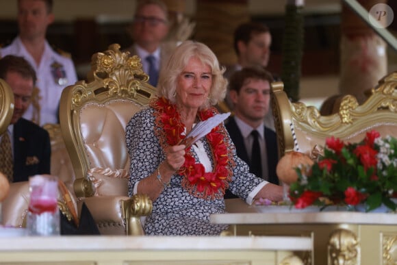 Le roi Charles III et la reine Camilla assistent à une cérémonie d'adieu au village de Siumu, à la fin de leur visite officielle en Australie, le 26 octobre 2024.