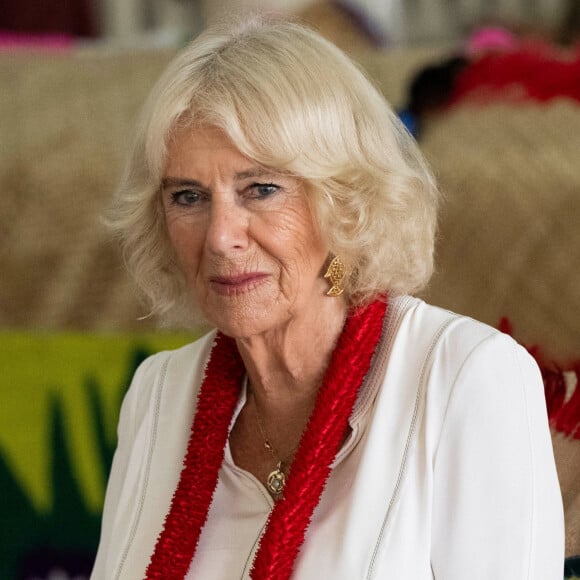 La reine consort Camilla visite l'aoga faifeau (école de pasteurs) du village de Moata'a pour découvrir l'histoire et l'impact de ces écoles dans les villages de Samoa