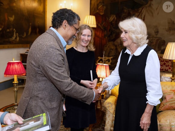 Le palais a précisé que son état de santé n'était pas grave, elle continue de suivre les conseils médicaux et limite ses engagements pour éviter une rechute
La reine consort d'Angleterre Camilla Parker Bowles lors de la réception pour le "Booker Prize Foundation" à la Clarence House à Londres. Le 12 novembre 2024 