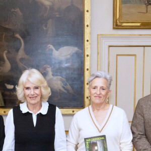 La reine consort d'Angleterre Camilla Parker Bowles lors de la réception pour le "Booker Prize Foundation" à la Clarence House à Londres. Le 12 novembre 2024 