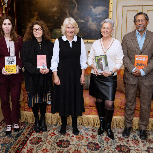 2024 a été une année difficile pour la famille royale en termes de santé mais la monarchie poursuit ses activités avec de nombreux engagements à venir
La reine consort d'Angleterre Camilla Parker Bowles lors de la réception pour le "Booker Prize Foundation" à la Clarence House à Londres. Le 12 novembre 2024 