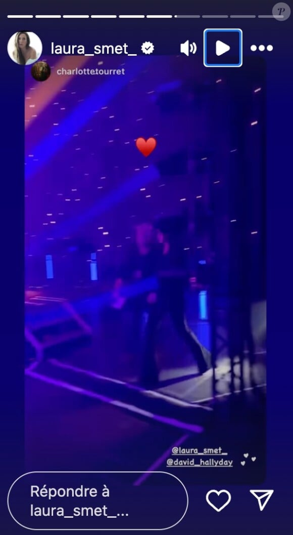 Pour le plus grand bonheur des spectateurs, la maman de Léo a également fait de même.
David Hallyday rejoint sur scène par sa demi-soeur Laura Smet au Dôme de Paris (Capture d'écran Instagram)