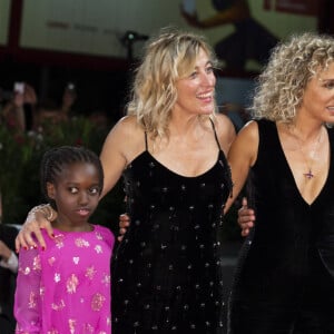 ... Aujourd'hui adolescente, elle se révèle être une artiste aux multiples talents
Oumy Bruni Garrel, Valeria Bruni Tedeschi, Valeria Golino and Riccardo Scamarcio le 5 septembre 2018 à Venise - Marco Piovanotto/ABACAPRESS.COM