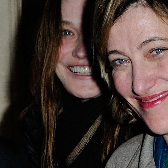 Exclusif - Carla Bruni-Sarkozy et Valeria Bruni Tedeschi assistent à la pièce de théâtre " Les Larmes amères de Petra Von Kant " avec la mère de Carla Bruni-Sarkozy, Marisa Borini et la soeur de Carla Bruni-Sarkozy, Valeria Bruni Tedeschi au théâtre de l'Œuvre à Paris, France, le 25 mars 2015. Photo par Aurore Marechal/ABACAPRESS.COM