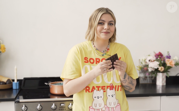 Mais celui-ci, loin de rendre votre peau plus belle, pourrait bien aussi vous offrir quelques kilos en plus.
Louane donne sa recette de mousse au chocolat pour ELLE