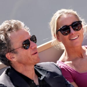 Anne-Sophie Lapix et son mari Arthur Sadoun - Célébrités dans les tribunes des Internationaux de France de tennis de Roland Garros 2024 à Paris le 7 juin 2024. © Jacovides-Moreau/Bestimage