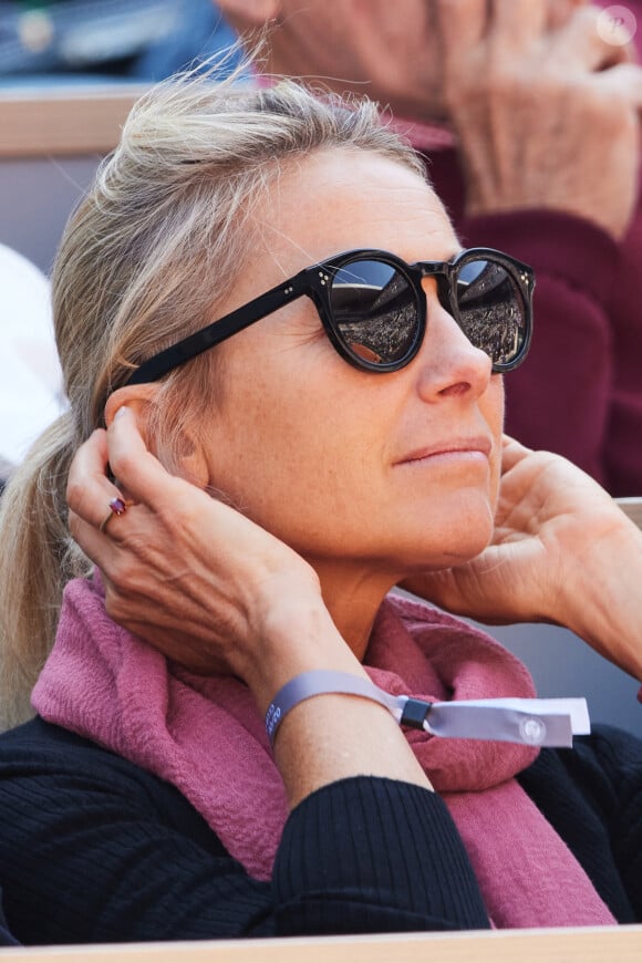 Anne-Sophie Lapix en tribunes lors des Internationaux de France de tennis de Roland Garros 2023 à Paris, France, le 2 juin 2023. © Moreau-Jacovides/Bestimage 