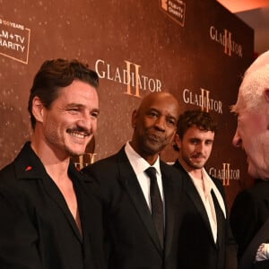 Ainsi que toute l'équipe du film
Connie Nielsen, Pedro Pascal, Denzel Washington, Paul Mescal - Le roi Charles III d'Angleterre à la première du film "Gladiator II" à l'Odeon Leicester Square à Londres. Le 13 novembre 2024 © Eddie Mulholland / Pool / Bestimage 