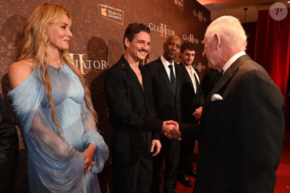 Ainsi que toute l'équipe du film
Connie Nielsen, Pedro Pascal, Denzel Washington, Paul Mescal - Le roi Charles III d'Angleterre à la première du film "Gladiator II" à l'Odeon Leicester Square à Londres. Le 13 novembre 2024 © Eddie Mulholland / Pool / Bestimage 