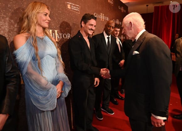 Connie Nielsen et Pedro Pascal - Le roi Charles III d'Angleterre à la première du film "Gladiator II" à l'Odeon Leicester Square à Londres. Le 13 novembre 2024 © Eddie Mulholland / Pool / Bestimage 